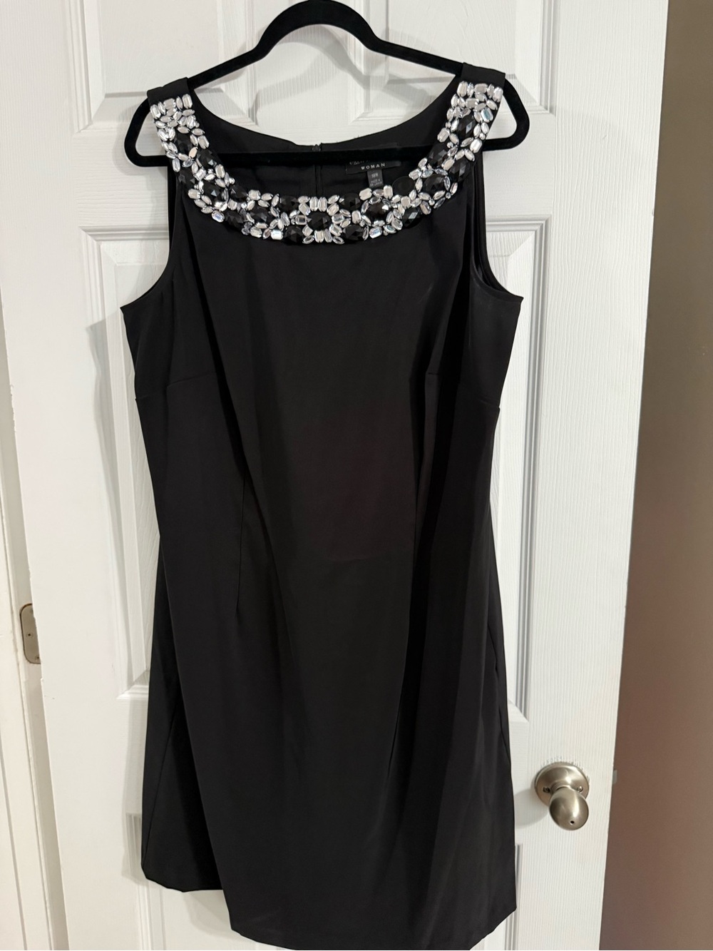 Women’s Embellished Neckline Black Sleeveless Dress size 18